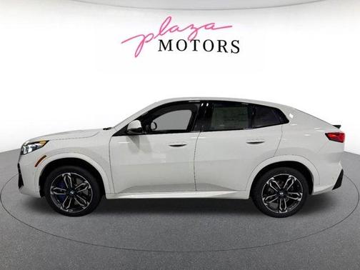 Alpine White 2026 BMW X2 xDrive28i