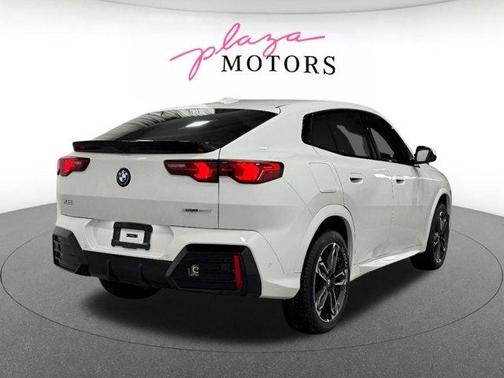 Alpine White 2026 BMW X2 xDrive28i