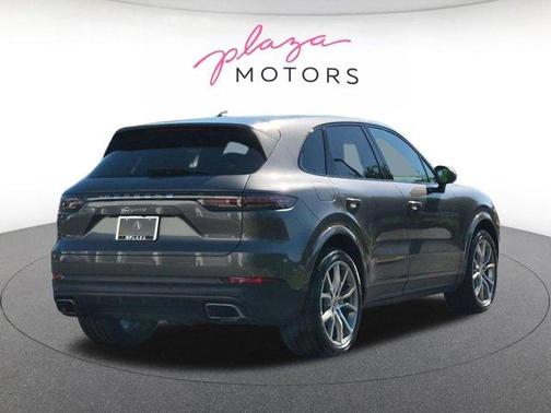 Quartzite Metallic 2019 Porsche Cayenne Base