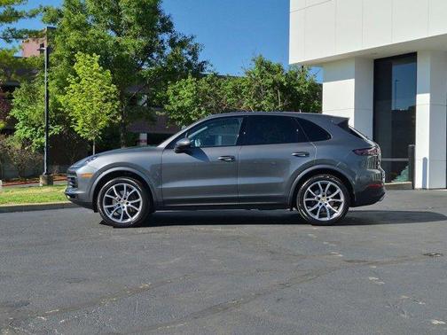 Quartzite Metallic 2019 Porsche Cayenne Base