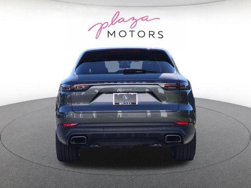 Quartzite Metallic 2019 Porsche Cayenne Base