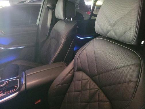 Black Sapphire Metallic 2024 BMW X5 xDrive40i