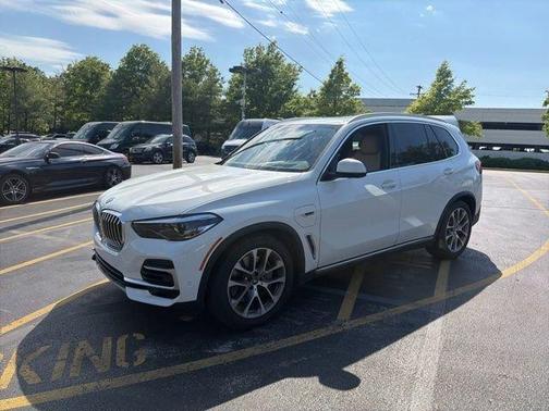 Alpine White 2022 BMW X5 PHEV xDrive45e