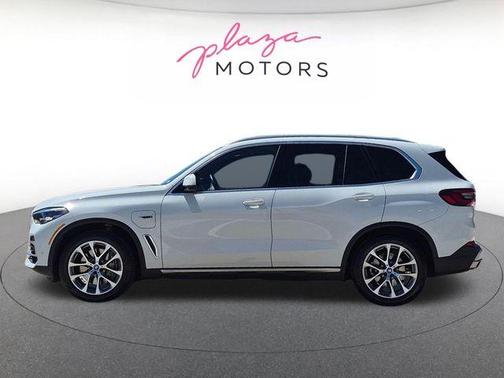 Alpine White 2022 BMW X5 PHEV xDrive45e