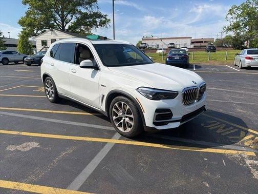 Alpine White 2022 BMW X5 PHEV xDrive45e