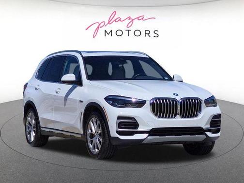Alpine White 2022 BMW X5 PHEV xDrive45e
