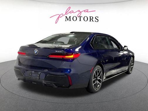Tanzanite Blue II Metallic 2026 BMW 740 i xDrive
