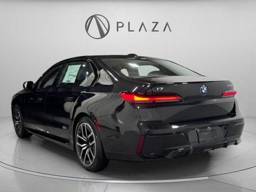 Black Sapphire Metallic 2026 BMW i7 XDrive60