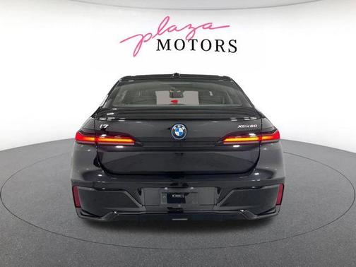 Black Sapphire Metallic 2026 BMW i7 XDrive60