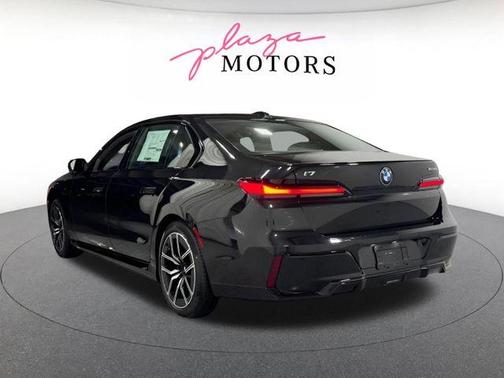 Black Sapphire Metallic 2026 BMW i7 XDrive60