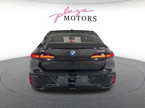 Black Sapphire Metallic 2026 BMW i7 XDrive60
