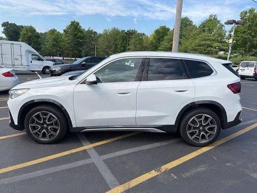 Alpine White 2025 BMW X1 xDrive28i