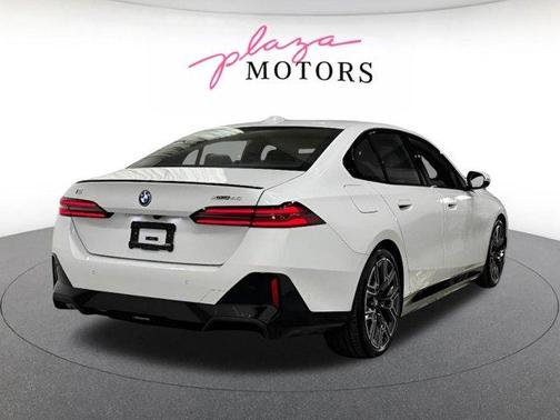 Mineral White Metallic 2026 BMW i5 xDrive40