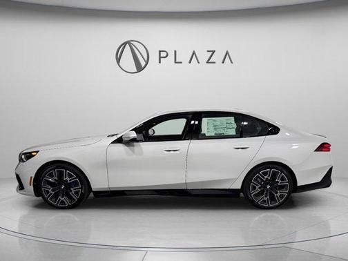 Mineral White Metallic 2026 BMW i5 xDrive40