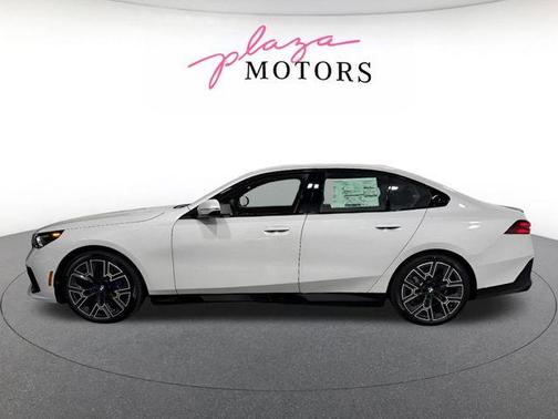 Mineral White Metallic 2026 BMW i5 xDrive40