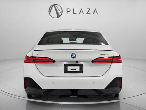 Mineral White Metallic 2026 BMW i5 xDrive40