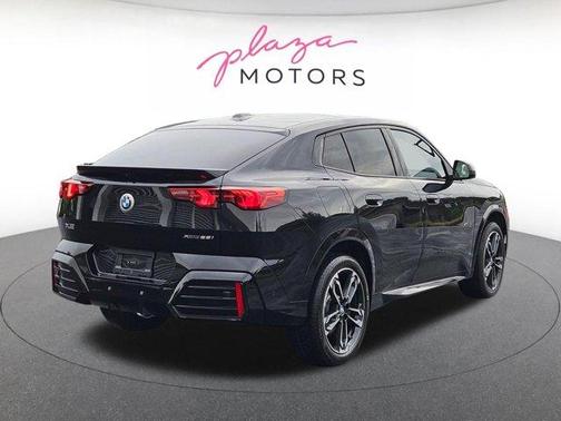 Black Sapphire Metallic 2026 BMW X2 xDrive28i
