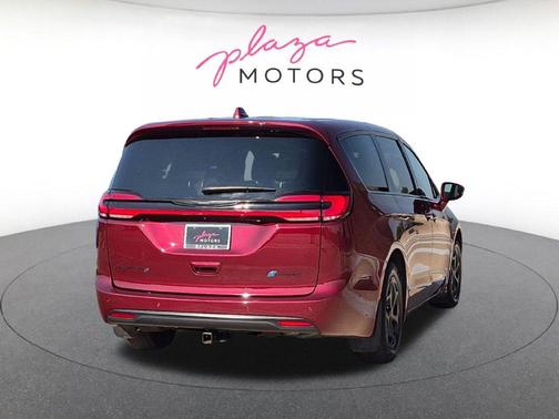 Velvet Red Pearlcoat 2022 Chrysler Pacifica Hybrid Limited