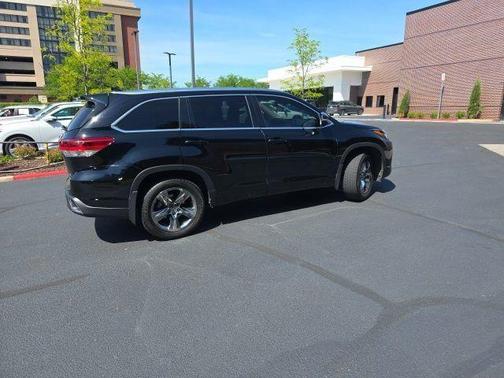 Midnight Black Metallic 2018 Toyota Highlander Limited Platinum