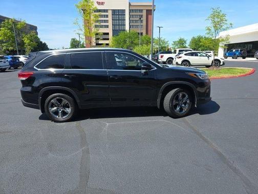 Midnight Black Metallic 2018 Toyota Highlander Limited Platinum