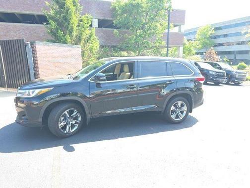 Midnight Black Metallic 2018 Toyota Highlander Limited Platinum