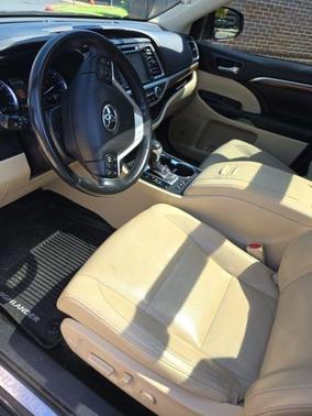 Midnight Black Metallic 2018 Toyota Highlander Limited Platinum