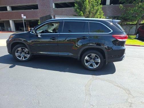 Midnight Black Metallic 2018 Toyota Highlander Limited Platinum