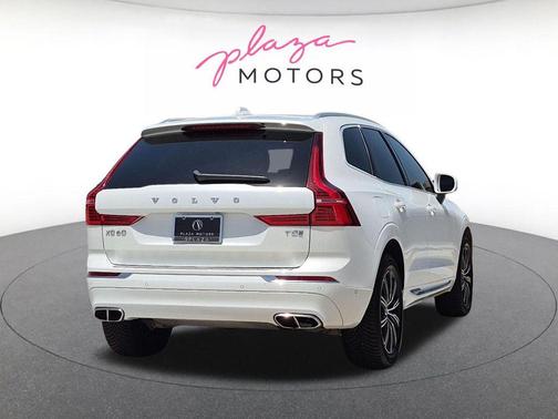 Crystal White Pearl Metallic 2019 Volvo XC60 T5 Inscription