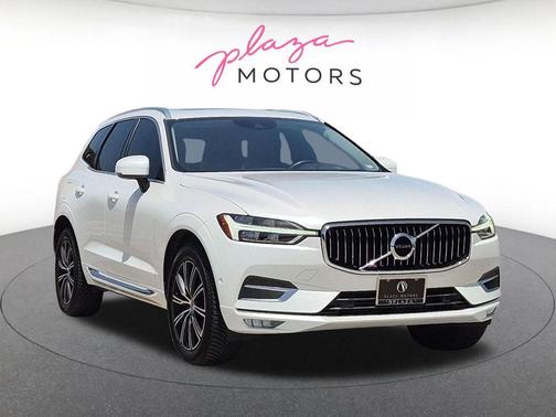 Crystal White Pearl Metallic 2019 Volvo XC60 T5 Inscription