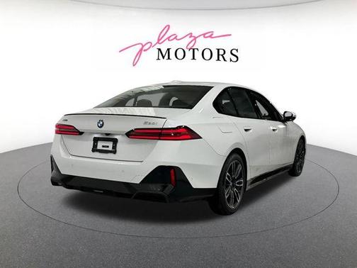 Mineral White Metallic 2026 BMW 530 i xDrive