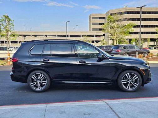 Black Sapphire Metallic 2026 BMW X7 M60i
