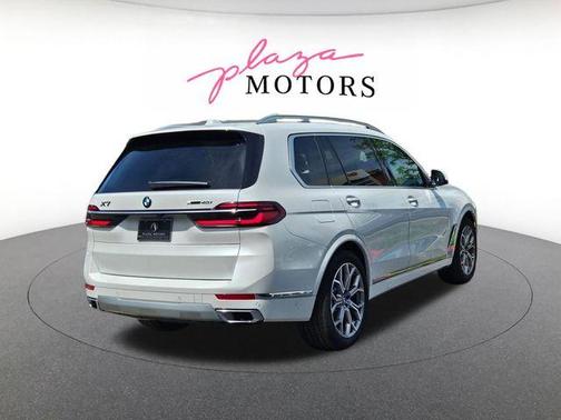 Mineral White Metallic 2026 BMW X7 xDrive40i