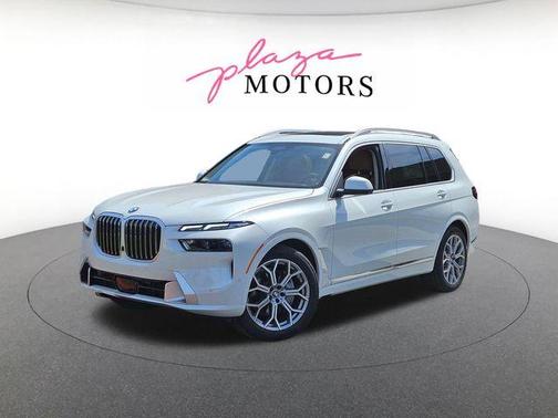 Mineral White Metallic 2026 BMW X7 xDrive40i