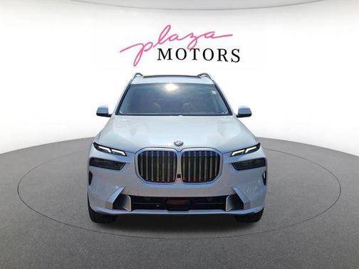 Mineral White Metallic 2026 BMW X7 xDrive40i