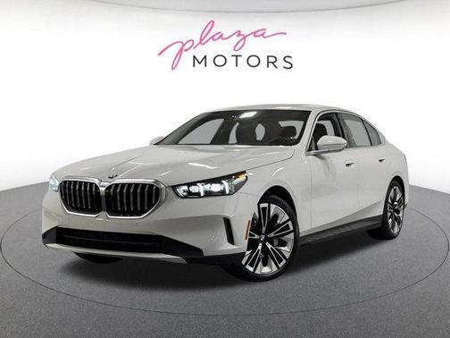 Alpine White 2026 BMW 530 i xDrive