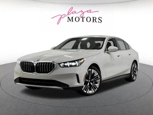 Alpine White 2026 BMW 530 i xDrive