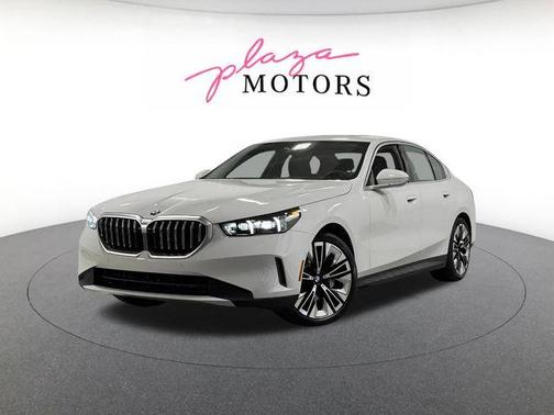 Alpine White 2026 BMW 530 i xDrive