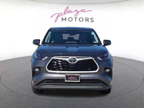 Magnetic Gray Metallic 2023 Toyota Highlander LE