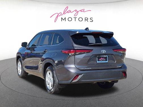 Magnetic Gray Metallic 2023 Toyota Highlander LE