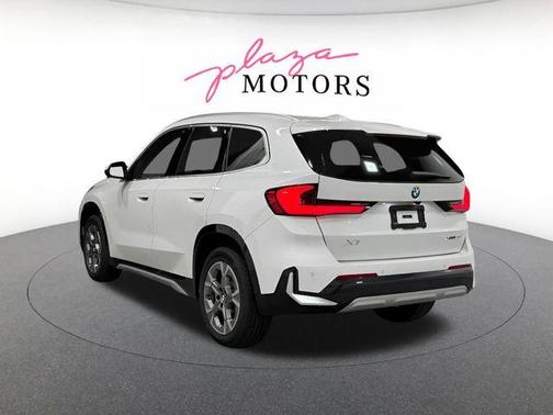 Mineral White Metallic 2026 BMW X1 xDrive28i