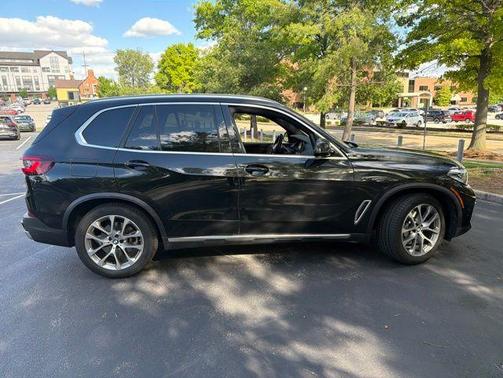 Black Sapphire Metallic 2023 BMW X5 xDrive40i