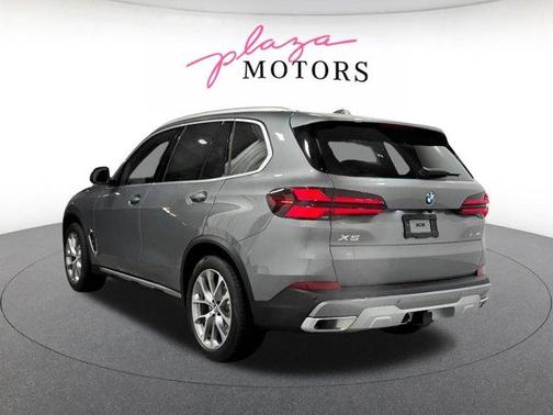 Gray Metallic 2026 BMW X5 xDrive40i