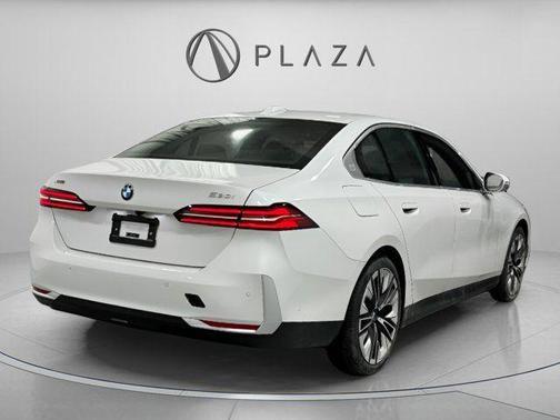 Mineral White Metallic 2026 BMW 530 i xDrive