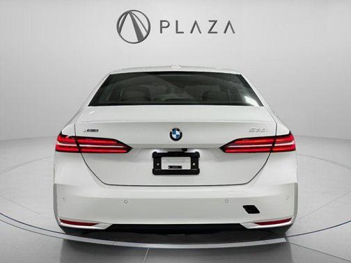 Mineral White Metallic 2026 BMW 530 i xDrive