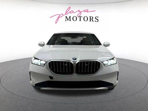 Mineral White Metallic 2026 BMW 530 i xDrive