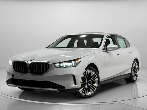 Mineral White Metallic 2026 BMW 530 i xDrive