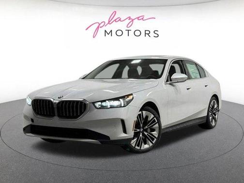 Mineral White Metallic 2026 BMW 530 i xDrive