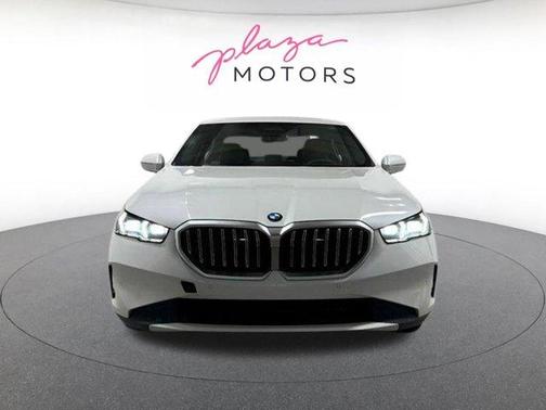 Mineral White Metallic 2026 BMW 530 i xDrive
