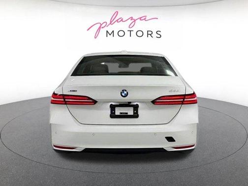 Mineral White Metallic 2026 BMW 530 i xDrive