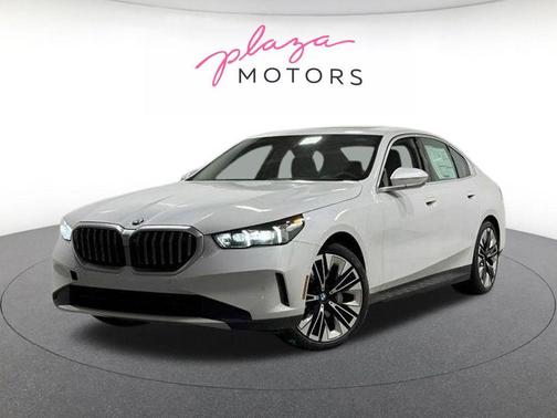 Mineral White Metallic 2026 BMW 530 i xDrive